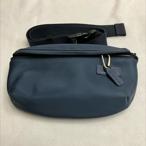 MONOS METRO SLING BAG IN OXFORD BLUE - Picture 1 of 5